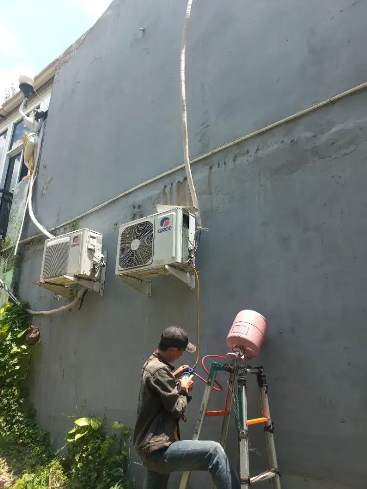 Refarasi ac,bongkar pasang ac,cuci ac,isi freon dll
