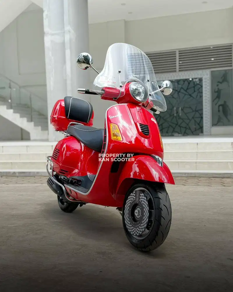 JUAL MURAH VESPA GTS 150 3V 2014 MULUS