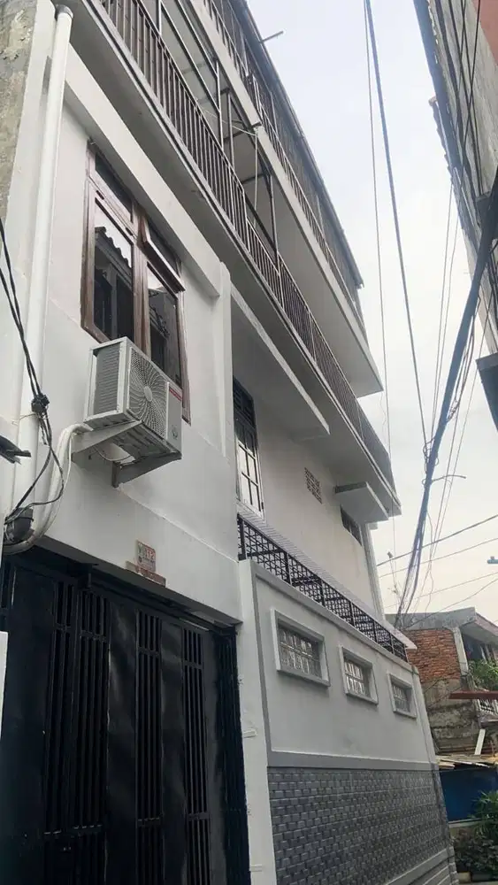 Disewakan rumah kost 12 kamar +1 Tomang Jakarta Barat
