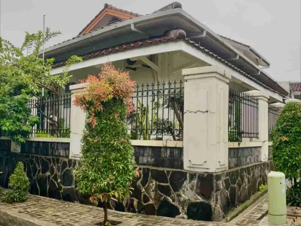 DIJUAL RUMAH HOEK, FURNISH DAN TERAWAT DI MEGAPOLITAN CINERE DEPOK