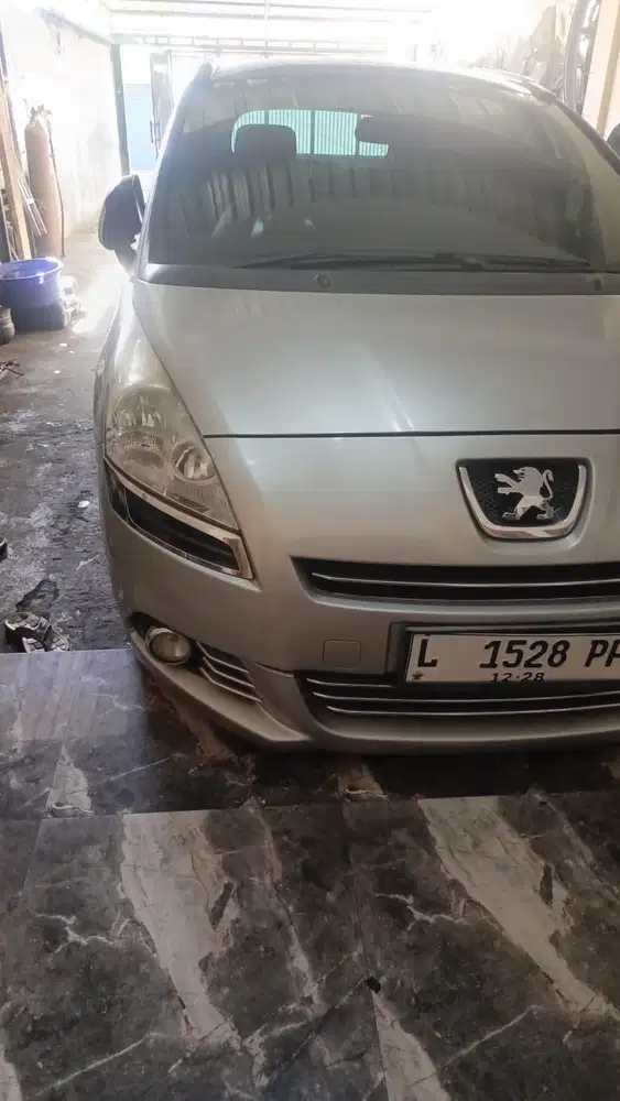 Peugeout 2011 5008 AT