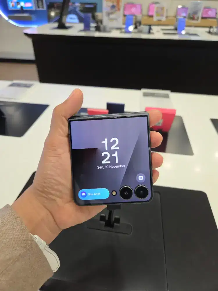 SAMSUNG GALAXY FLIP 7 FREE FIT3 + TRAVEL ADAPTER 25W