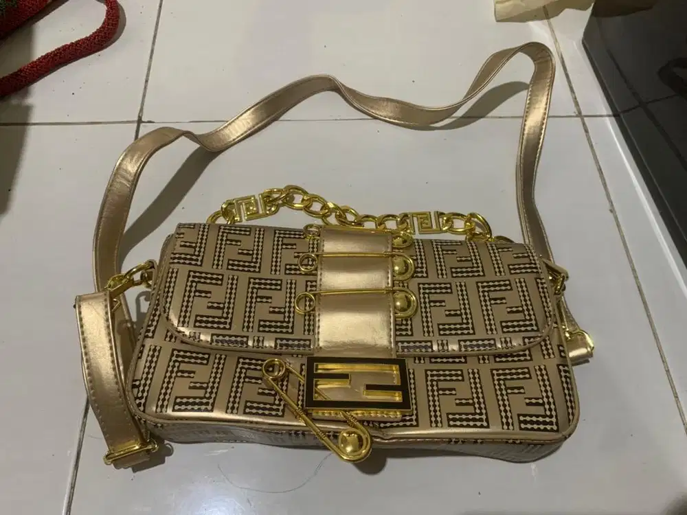 Tas wanita Fendi