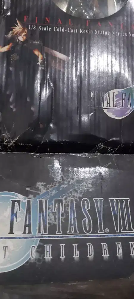 Mainan final fantasy vii plus diecast