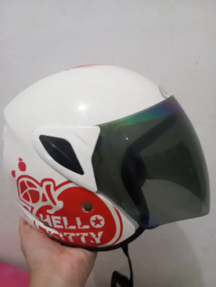 Helm anak hello kitty