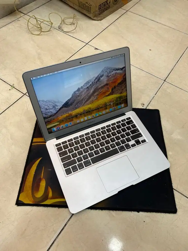 Macbook air 2017 Core i5 Ram 8 GB ssd 128 GB