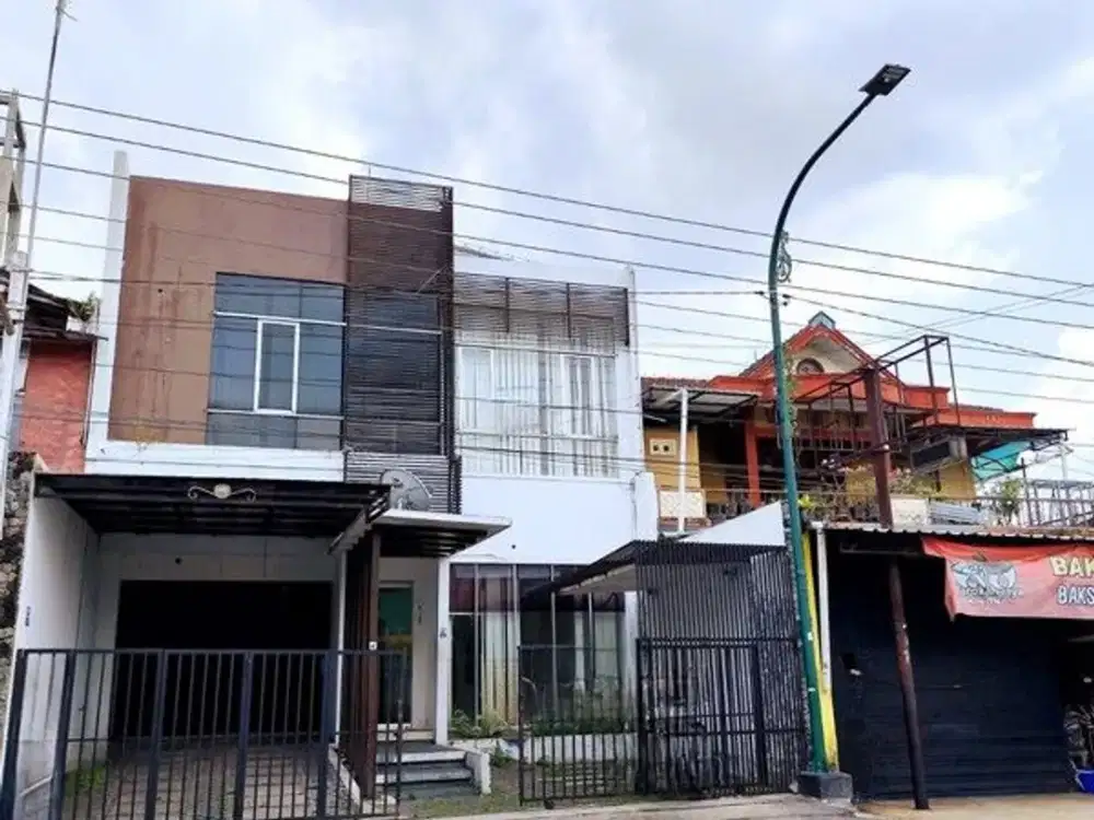 Disewakan Bangunan Komersil 2.5 Lantai di Sorosutan, Umbulharjo, Yogyakarta