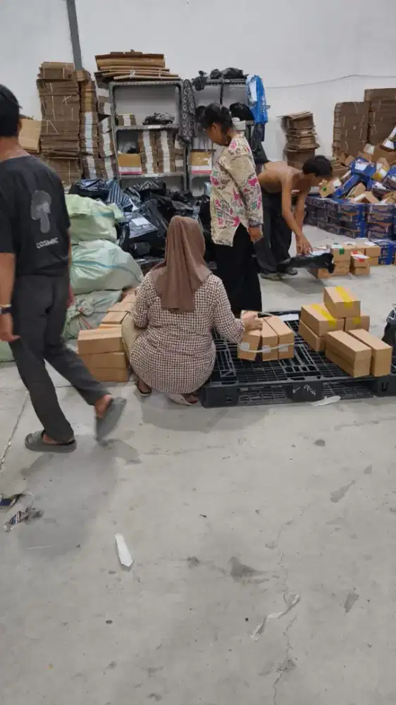 *toko online* cari  karyawan