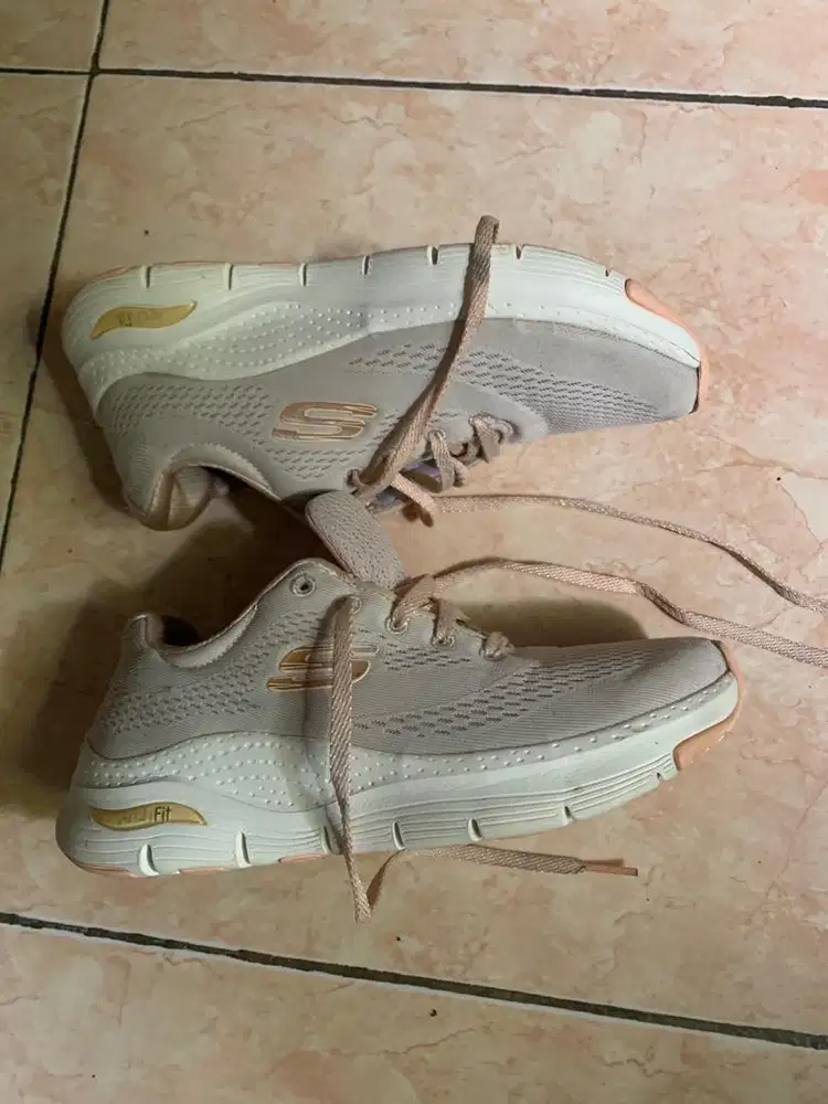 sepatu skechers ArctFit