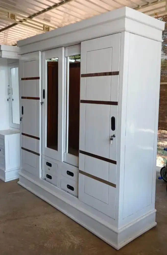 Lemari Kayu Cat Duco