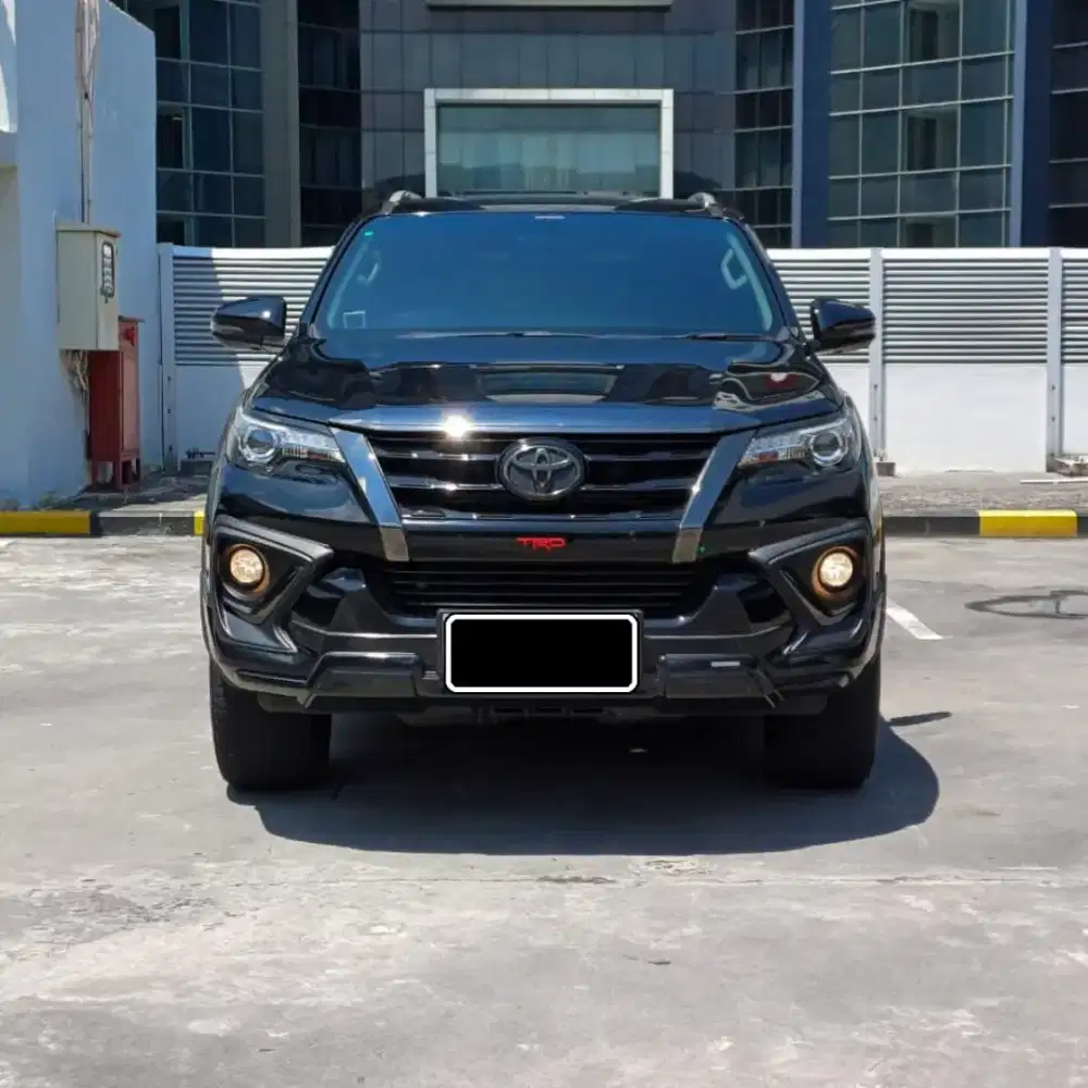 Fortuner VRZ 2.4 disel matic tahun 2020 warna hitam