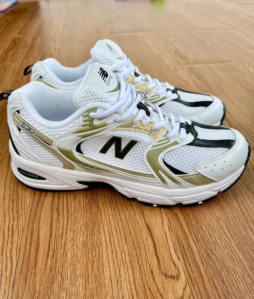 Sepatu sneaker NB 530 size 42