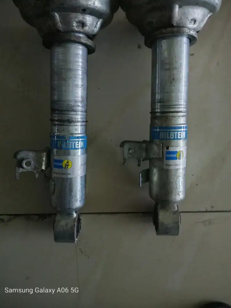 Shockbreaker BILSTEIN SILVER original innova bagian depan