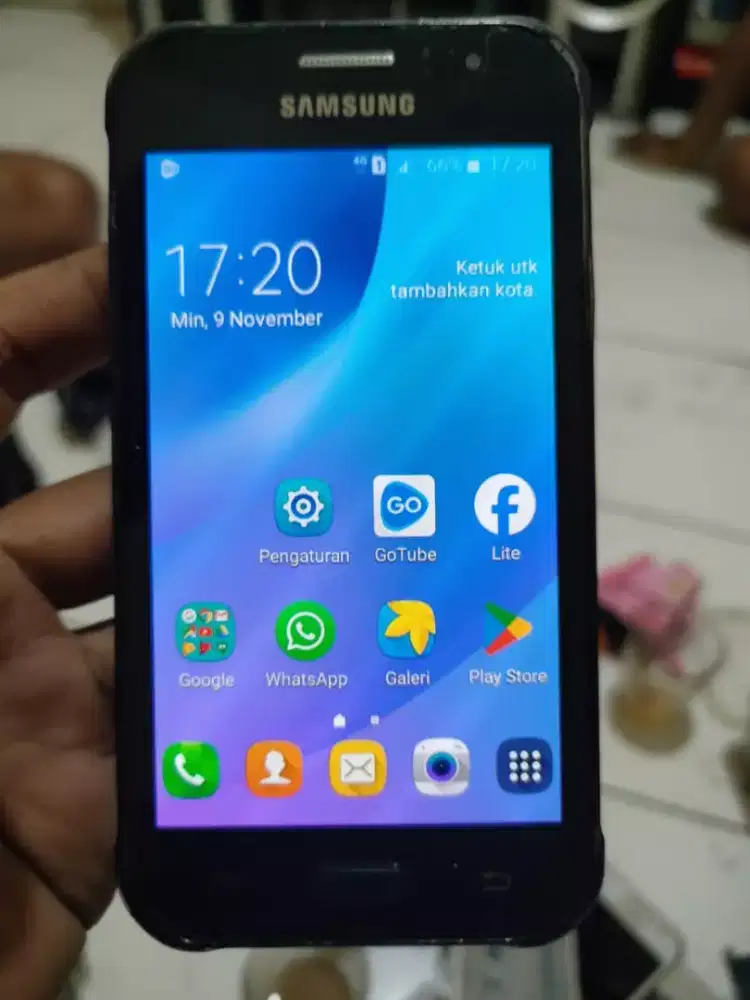 Samsung galaxy J1 ace 4G 1/8 layar 4.5 in amoled