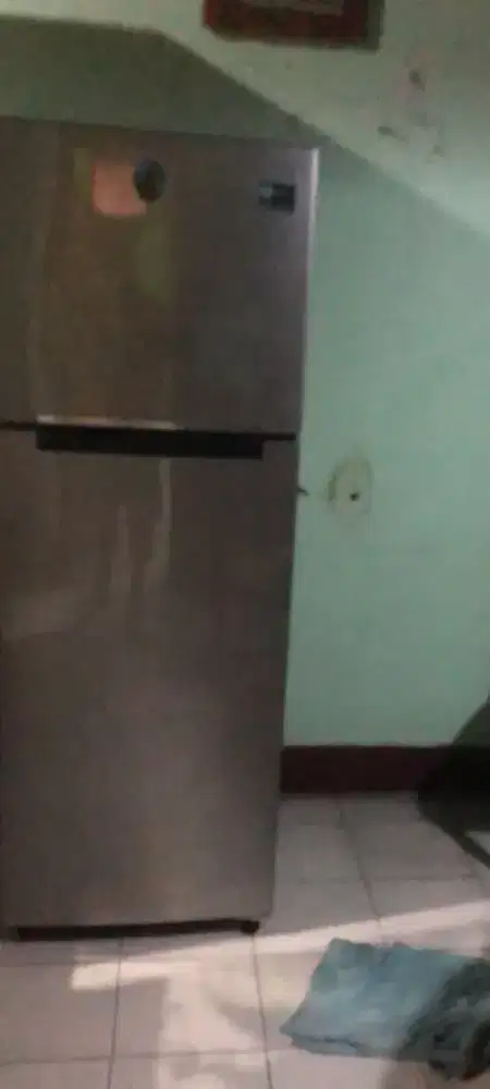 Kulkas 2 pintu merk Samsung