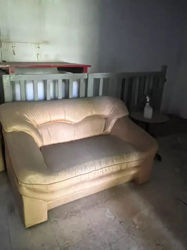 Sofa Lengkap dengan Meja