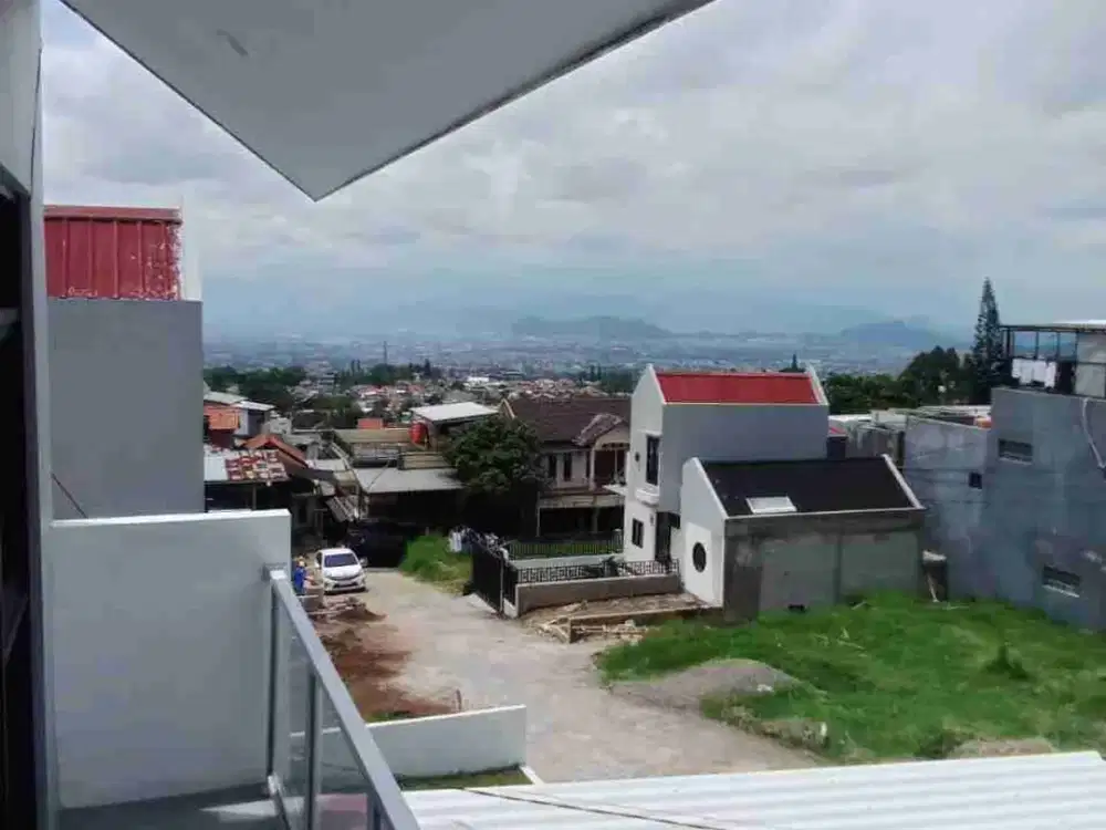 Dijual Rumah 2 Lantai indent dekat Jalan utama Cihanjuang Free Biaya Legalitas