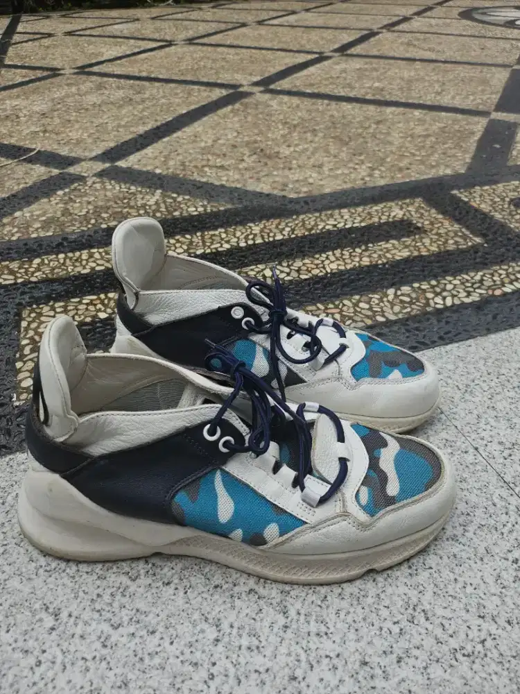 SEPATU COWOK SANGAT TERAWAT