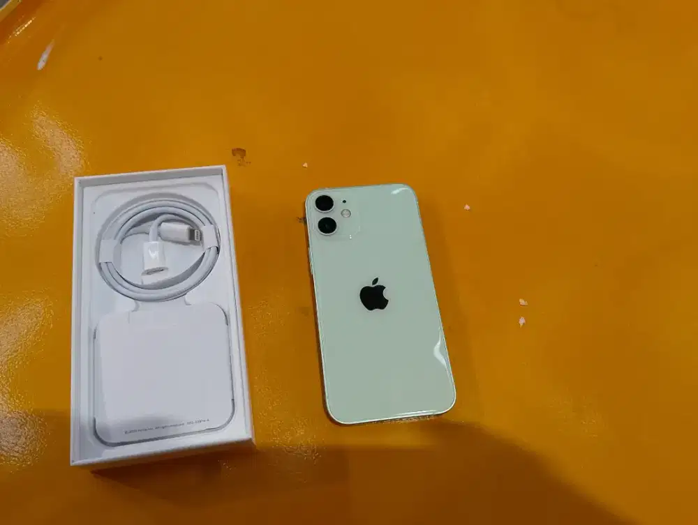 Iphone 12 128gb masih di depan