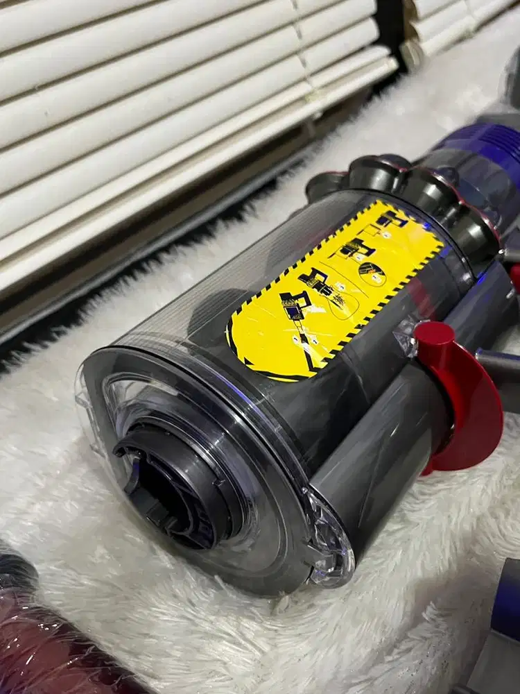 Dyson v10 cordless vacuum cleaner