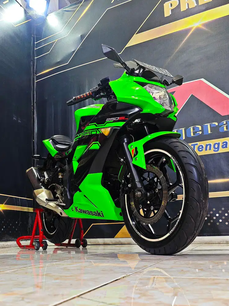 Ninja fi 250 SL mono km.11rb plat baru dp.1,5jt.Anugerah motor rungkut