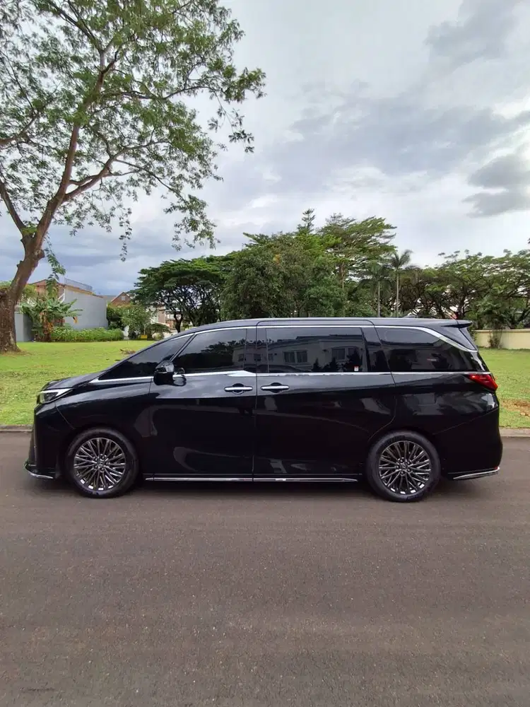 Lexus LM350h VIP | 2023 | 6.000km