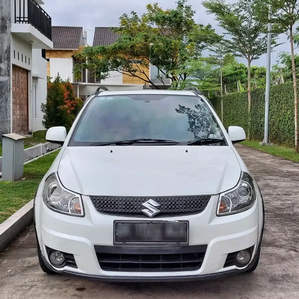 SUZUKI X OVER SX4 AUTOMATIC 2012 PUTIH