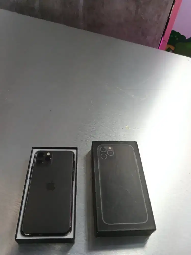 Iphone 11 pro max 256gb baru mendalam