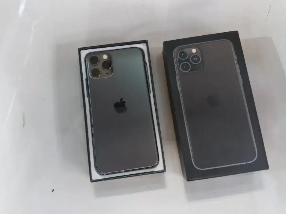 Iphone 11 pro max 256gb ohh bagusnya baru