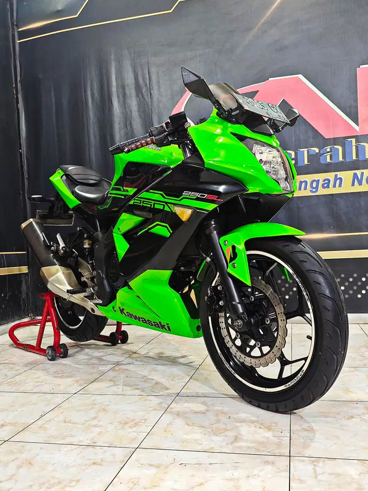 Ninja fi 250 SL mono km.11rb plat baru dp.1,5jt.Anugerah motor rungkut