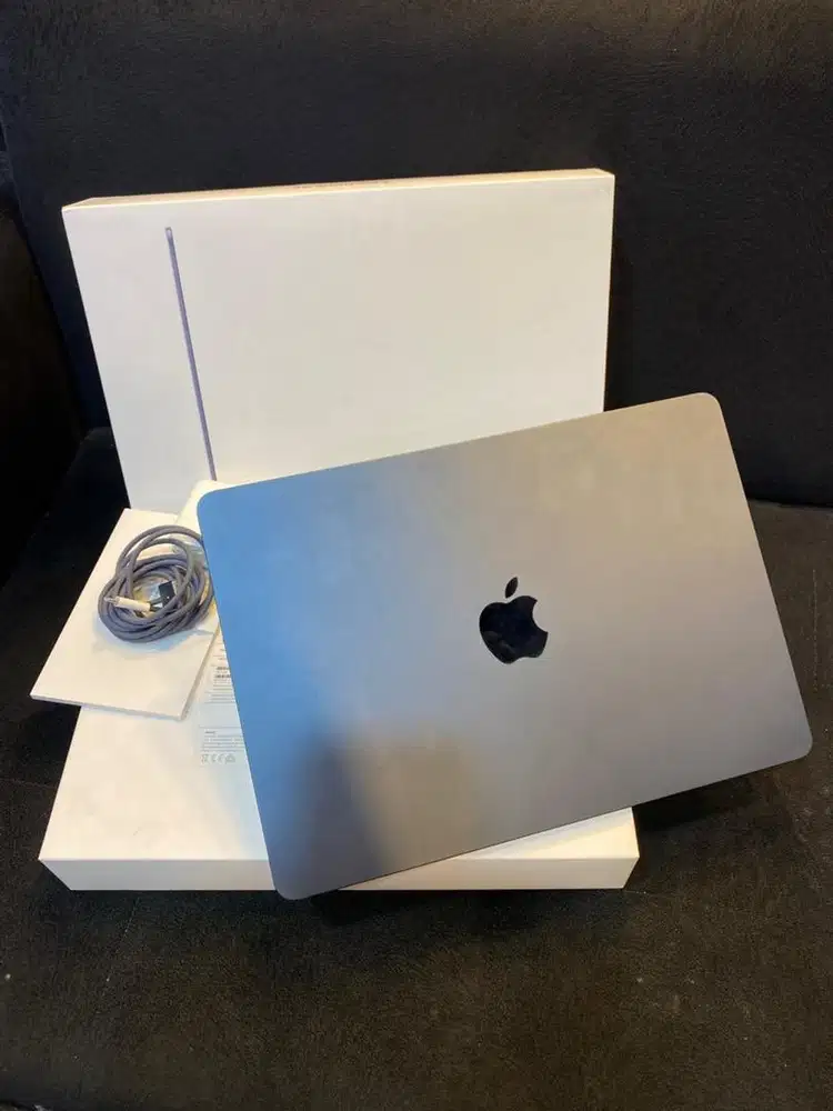 macbook air m2 8/256gb 13.6-inch