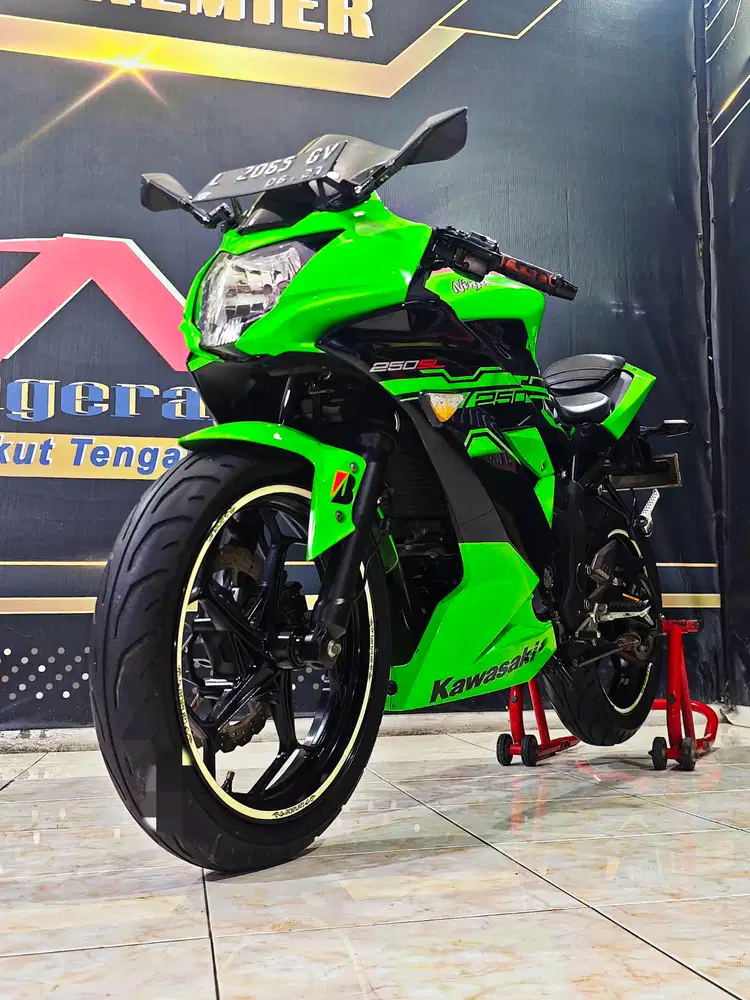 Ninja fi 250 SL mono km.11rb plat baru dp.1,5jt.Anugerah motor rungkut