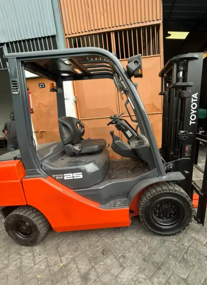 FORKLIFT BEKAS 2'5 TOYOTA MAST 3 METER