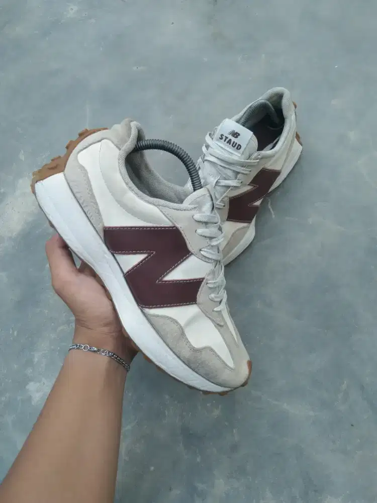 New Balance 327