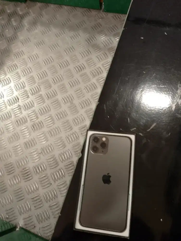 Iphone 11 pro max 256gb menarik cuy