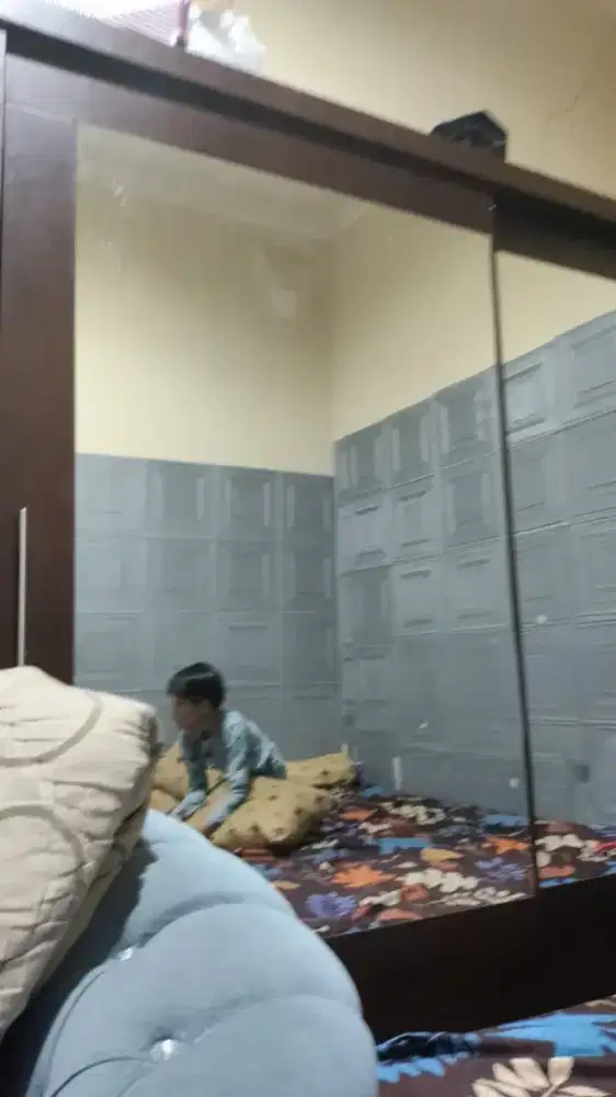 lemari pakaian ukuran besar