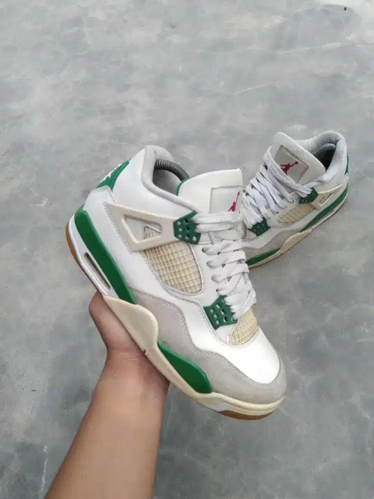 Air Jordan retro 4 pine green