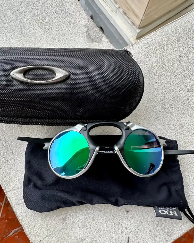 Kacamata Oakley Madman Sunglass