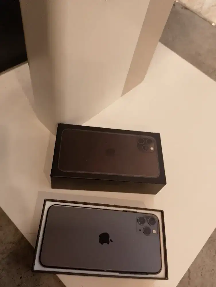 Iphone 11 pro max 256gb benar dan baru