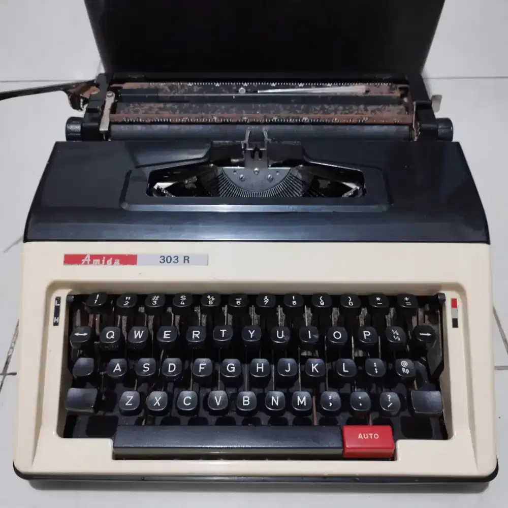 Mesin Ketik Antik Amida 303R