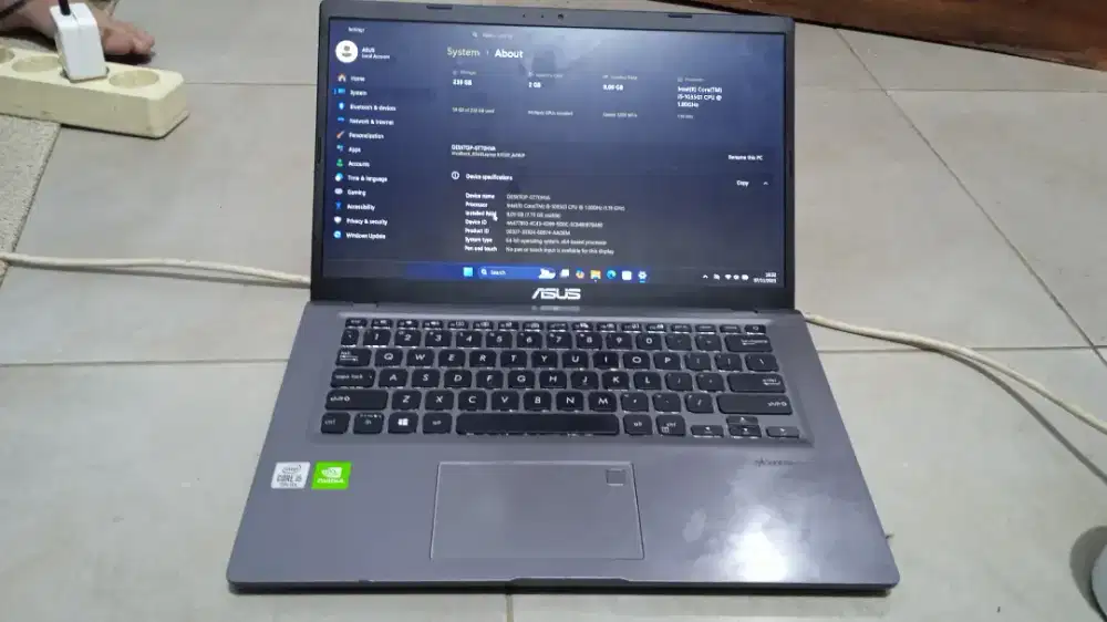 Asus core i5 gen 10 dual VGA invidia