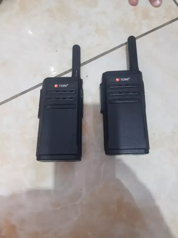 HT merk TORI 2 pasang plus charger