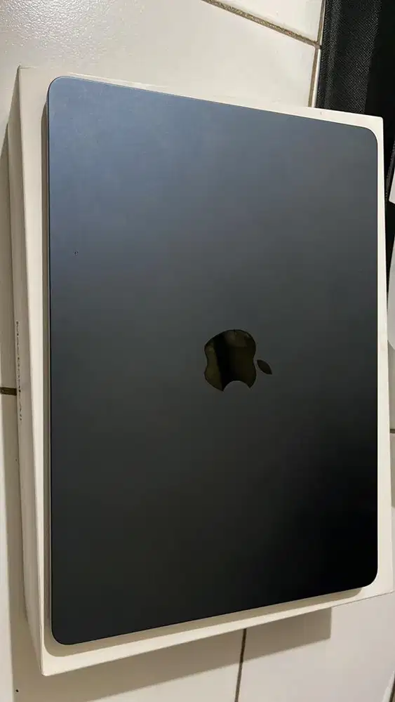 Macbook Air 13 inchi M3 2024 Ram 16/512 Gb