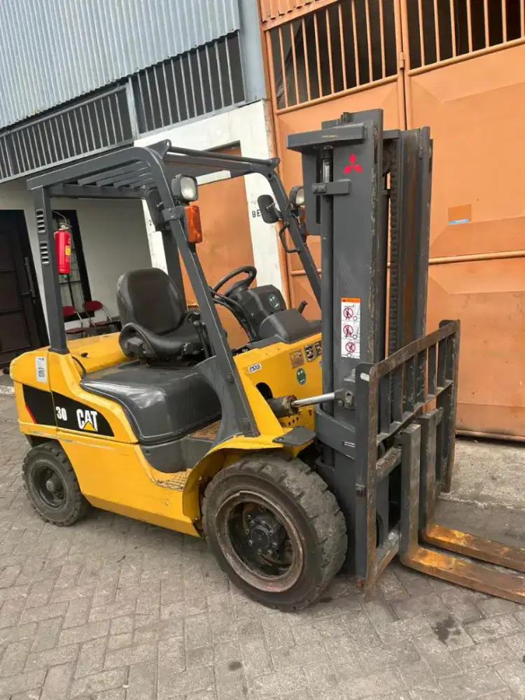 FORKLIFT BEKAS CAT 2,5 TON TINGGI 3 METER