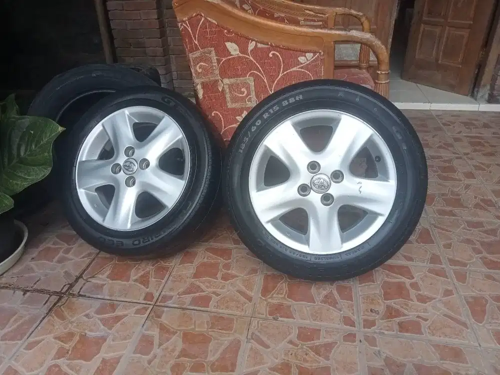 Velg R15, copotan Yaris Bakpao