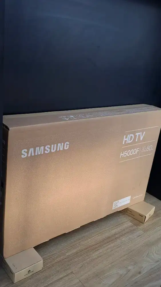 SAMSUNG Smart TV HD 32inch Rp 2.499.000 GRATIS BUDS CORE
