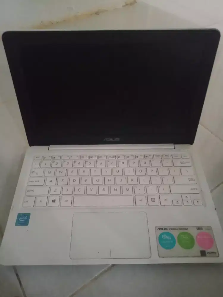 Laptop asus e202s