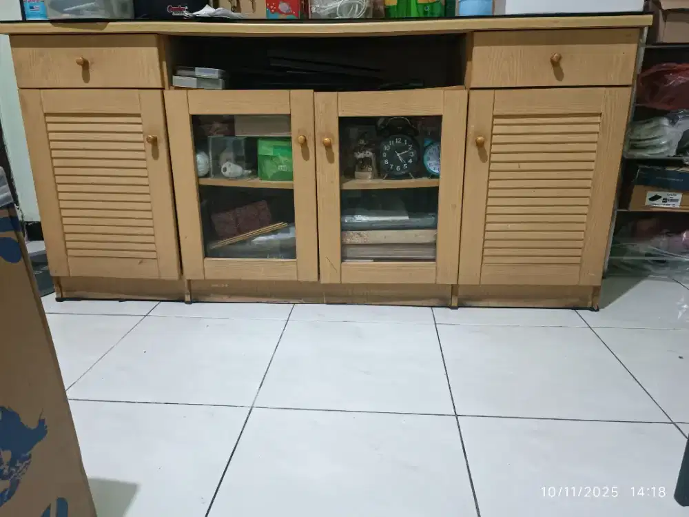 Buffet atau rak panjang