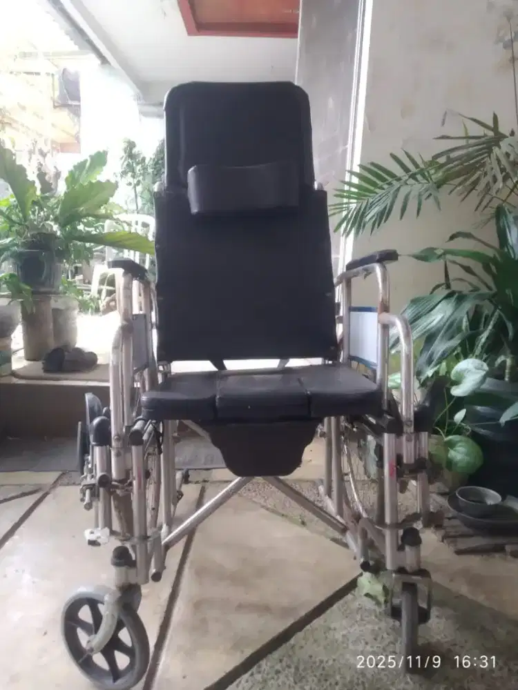 Kursi roda serba bisa