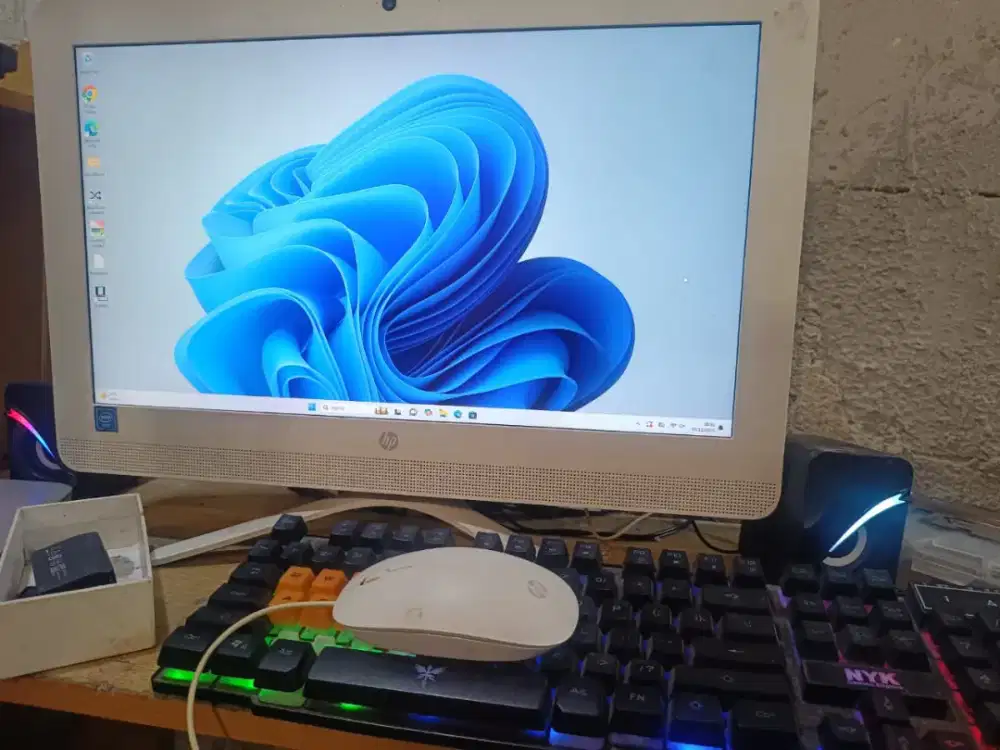 PC All in one merk hp normal nyala fullset